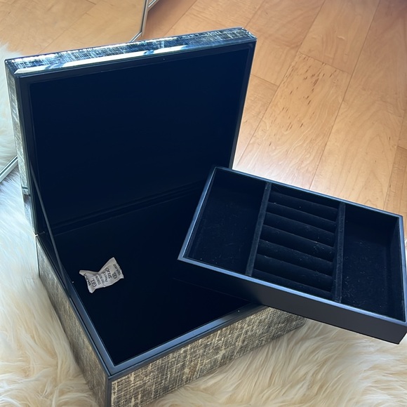Luxury jewellery box - Picture 3 of 5